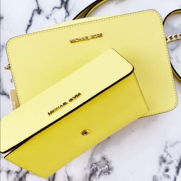 SALE‼️‼️ Michael kors crossbody Wallet BUNDLE - Picture 6 of 7